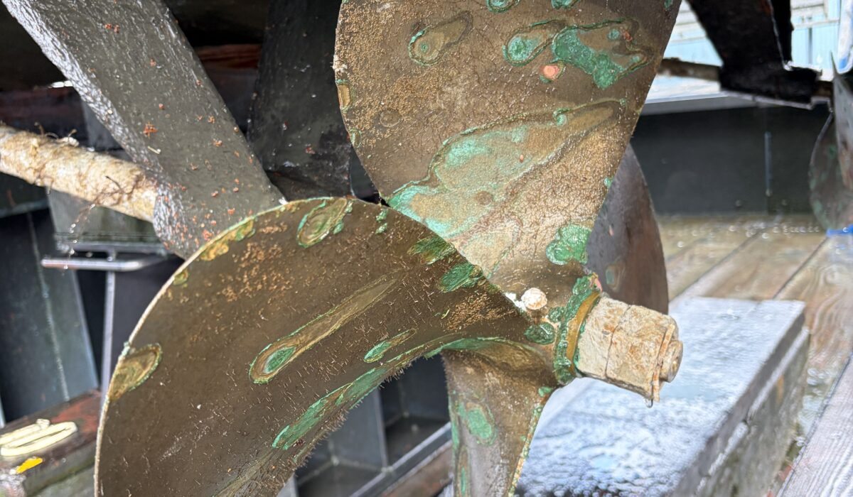 corrosion pn propeller, propeller balancing, shaft deflection, shaft runout test, corrosion